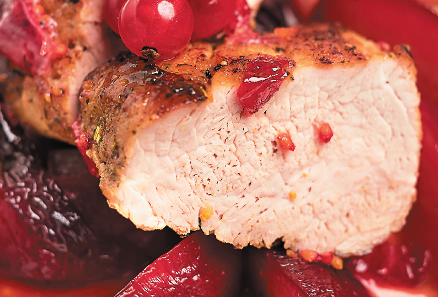 Lomo de Cerdo Asado en Salsa de Frutos Rojos Lomo de Cerdo Asado en Salsa de Frutos Rojos