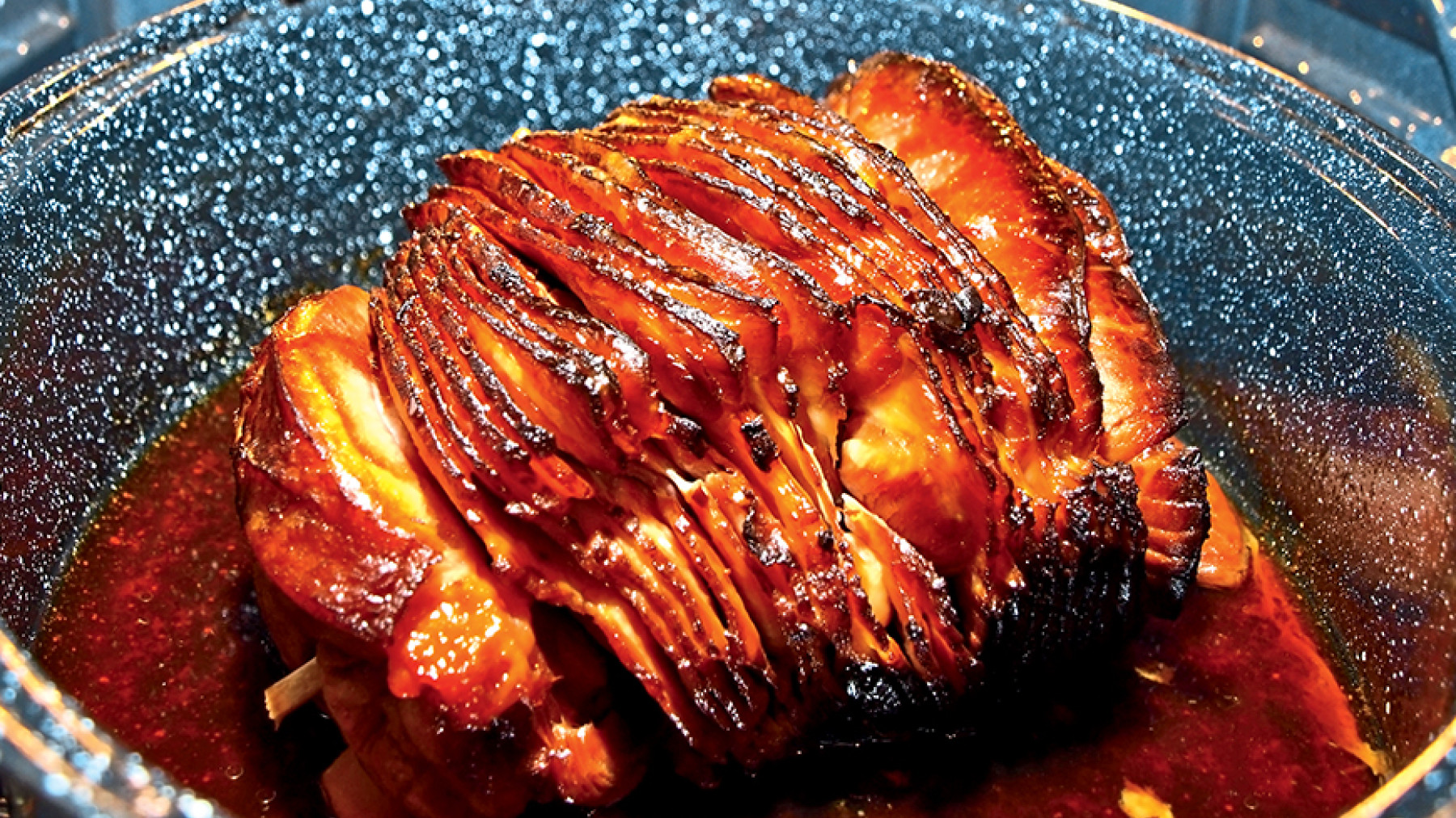 Pierna Glaseada con Salsa de Tamarindo