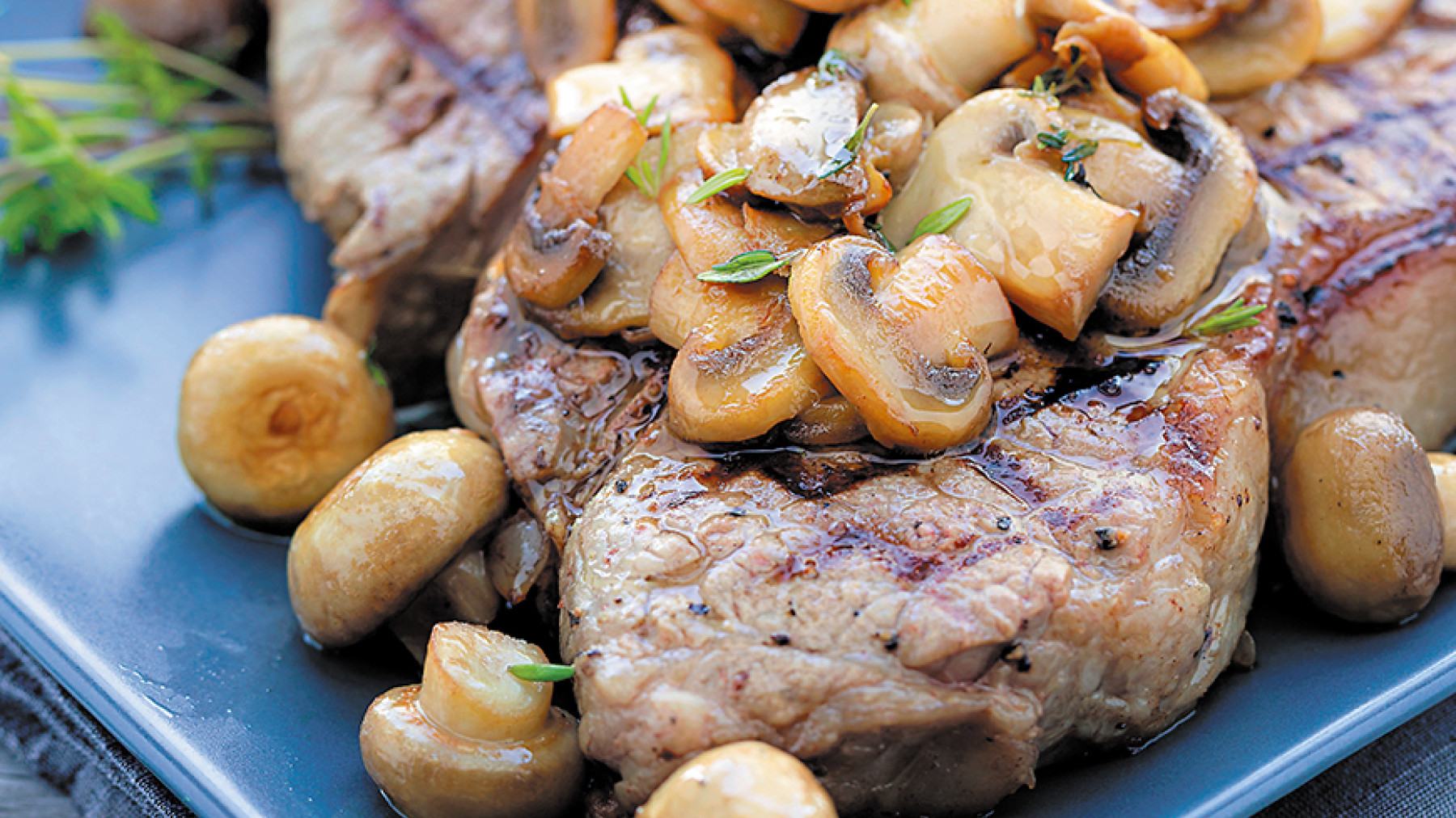 Filete con Hongos Silvestres a lo Porto