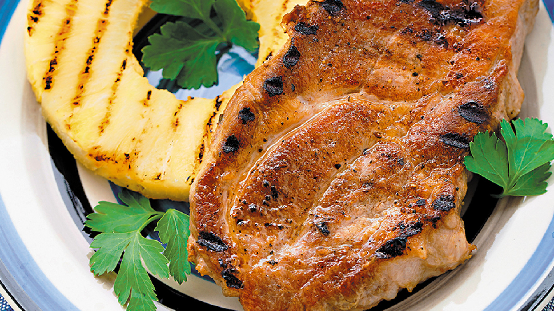 Chuletas de Cerdo en Salsa de Piña