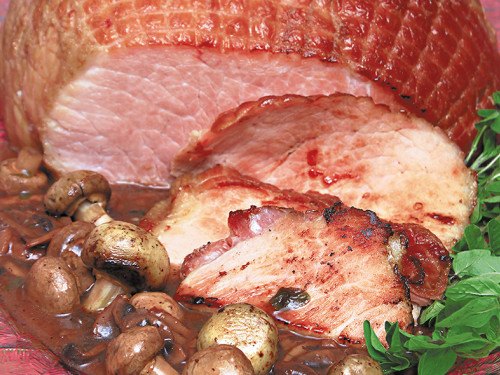 Jamón Navideño en Salsa de Vino Tinto y Hongos