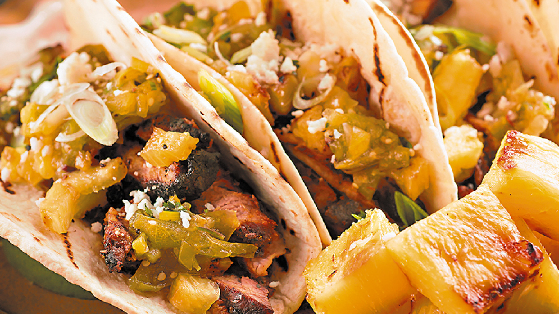 Tacos de Cerdo con Chimol de Piña