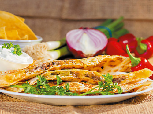 Gringa con Queso Fundido y Carnita de Cerdo