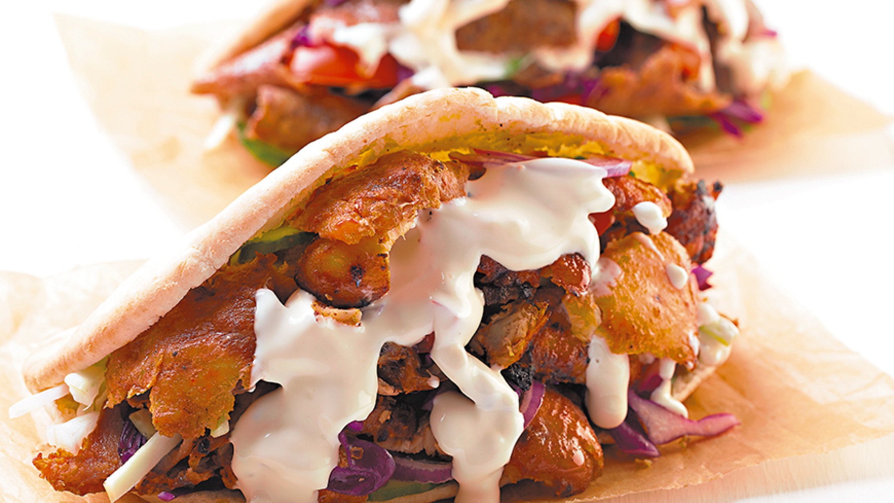 Pan Pita con Cerdo y Salsa de Yogurt