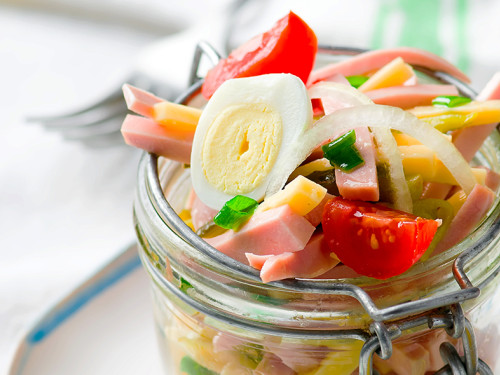Ensalada Mason Jar con Jamón y Veggies