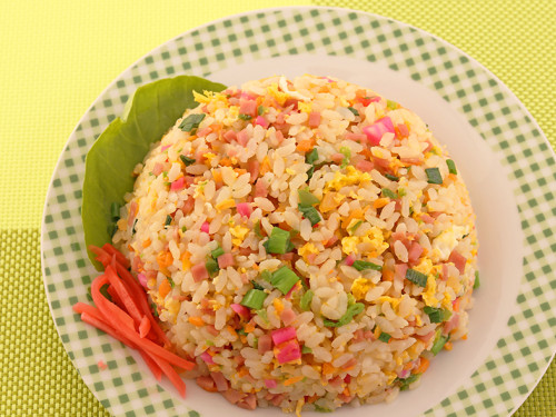 Ensalada de Arroz con Vegetales y Tocino