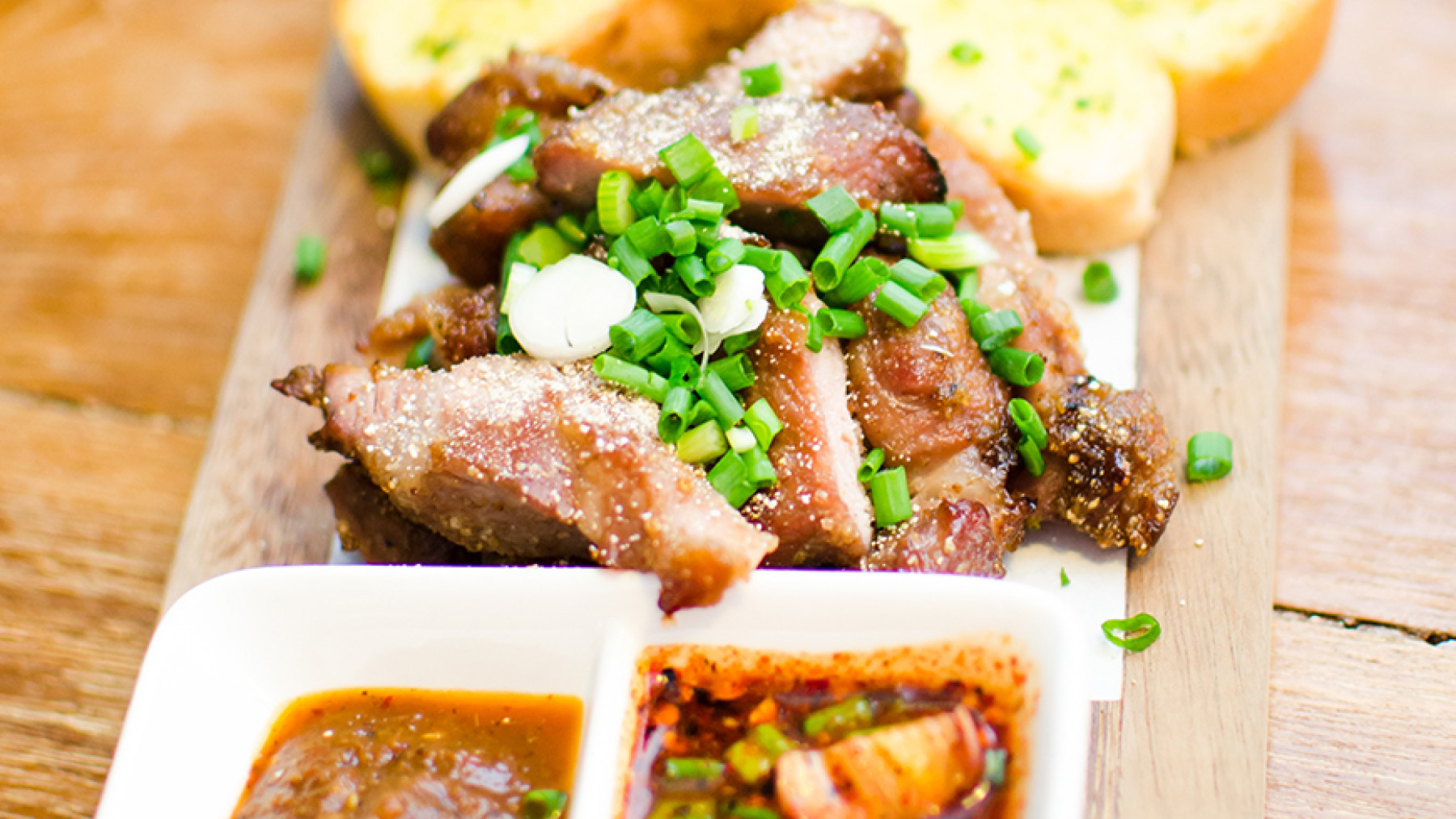 Chuletas de Cerdo con Salsa Picante