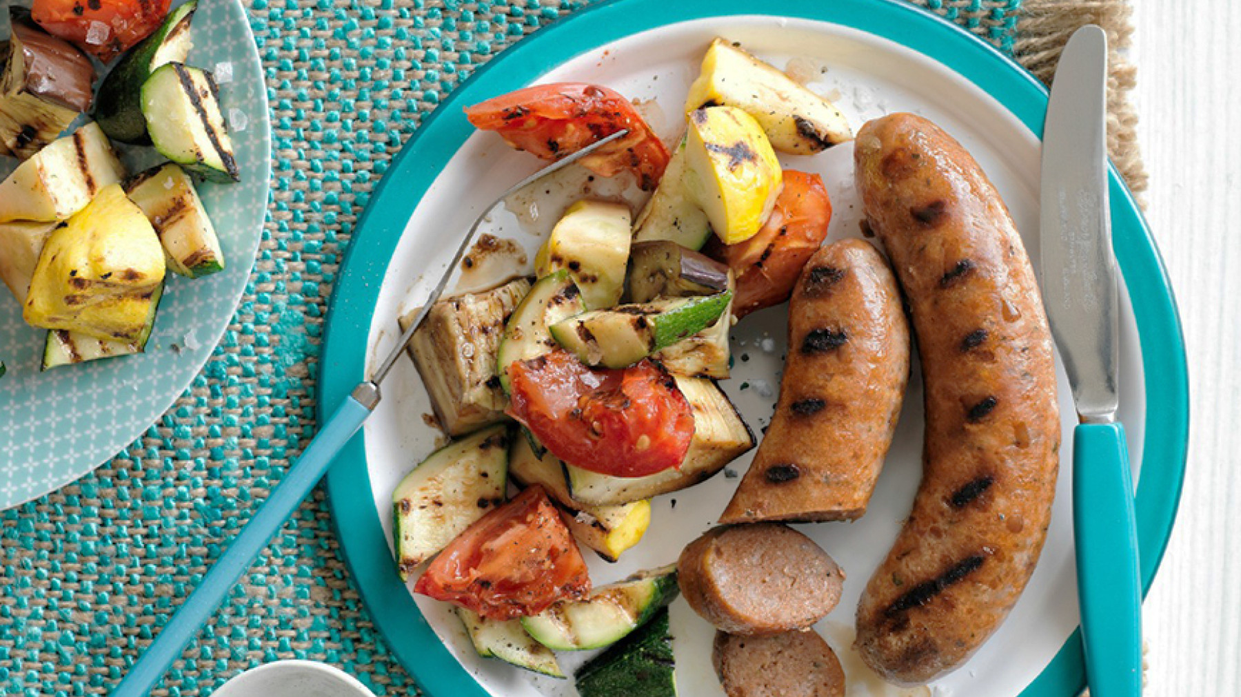 Salchichas y Vegetales Grillados
