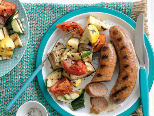 Salchichas y Vegetales Grillados
