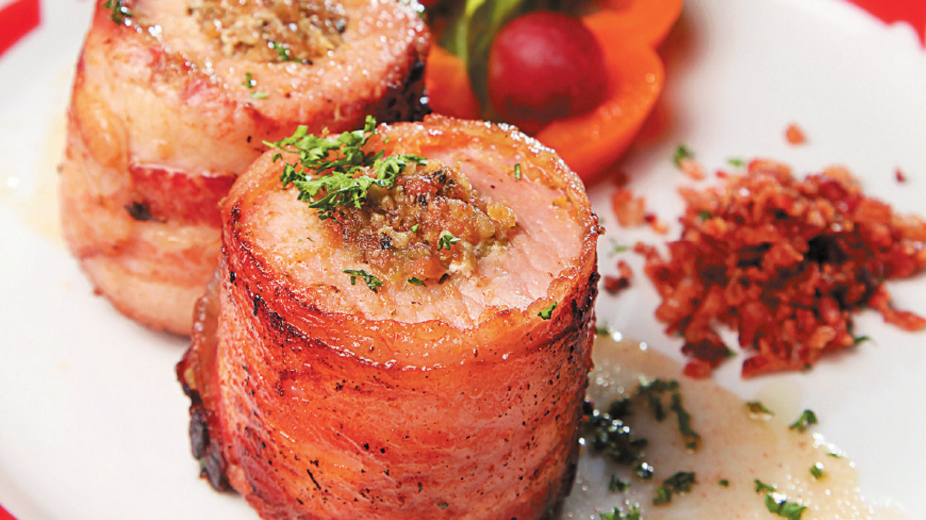 Lomo de Cerdo Envuelto en Bacon Relleno de Pistachos