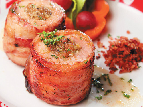 Lomo de Cerdo Envuelto en Bacon Relleno de Pistachos