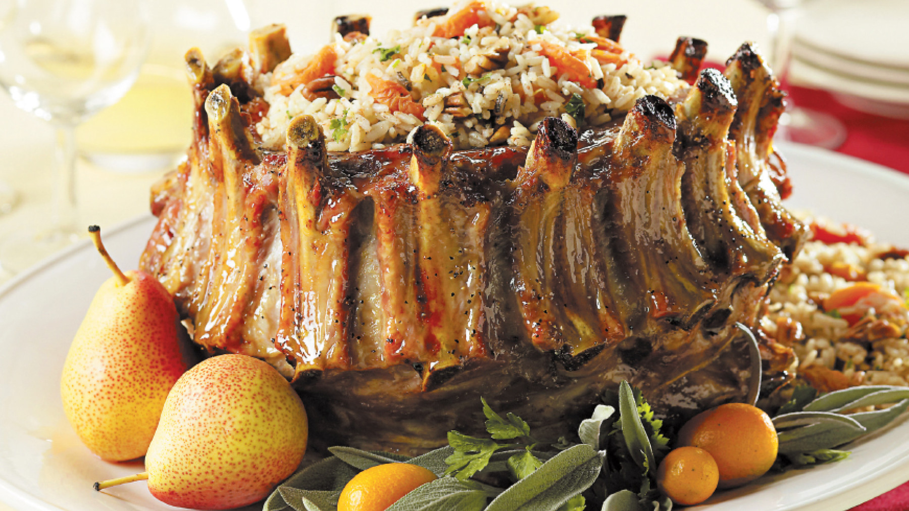 Corona de Cerdo Rellena de Arroz Navideño