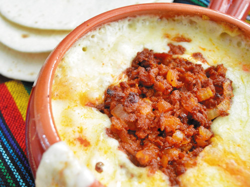 Fundido de Queso con Chorizo
