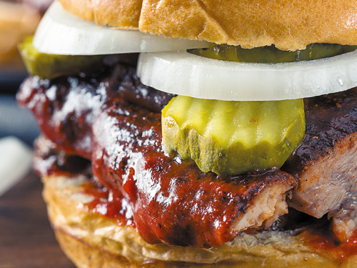 Sándwich de Costillas de Cerdo Estilo St. Louis