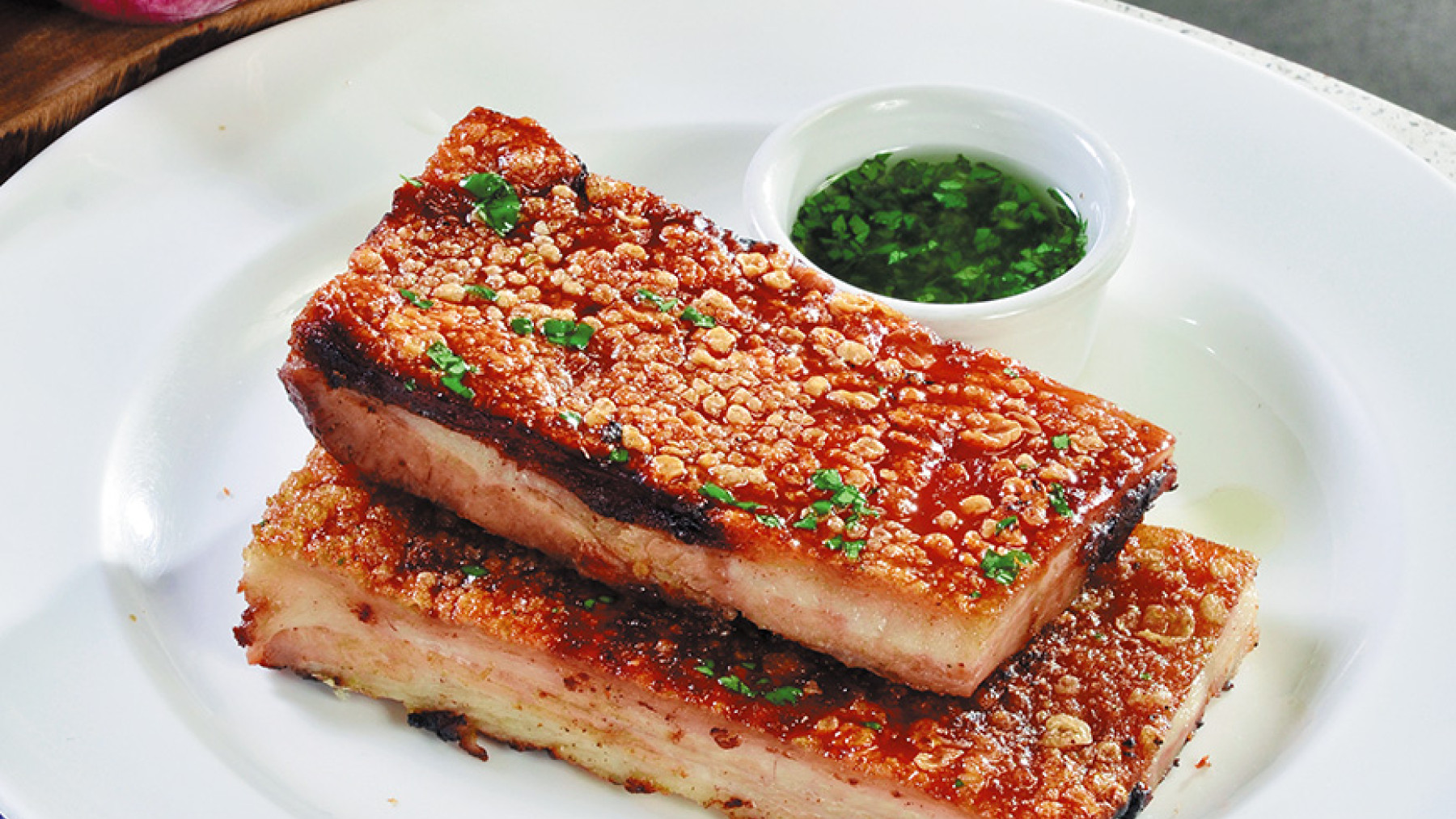Chicharrón Caramelizado al Chimichurri