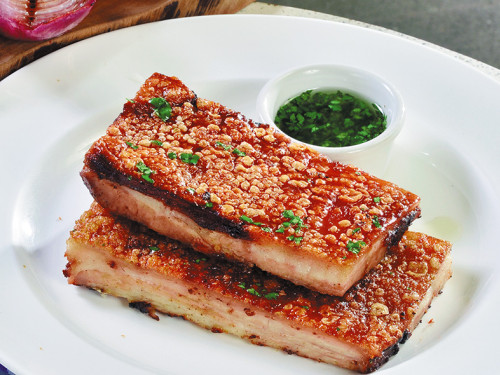 Chicharrón Caramelizado al Chimichurri
