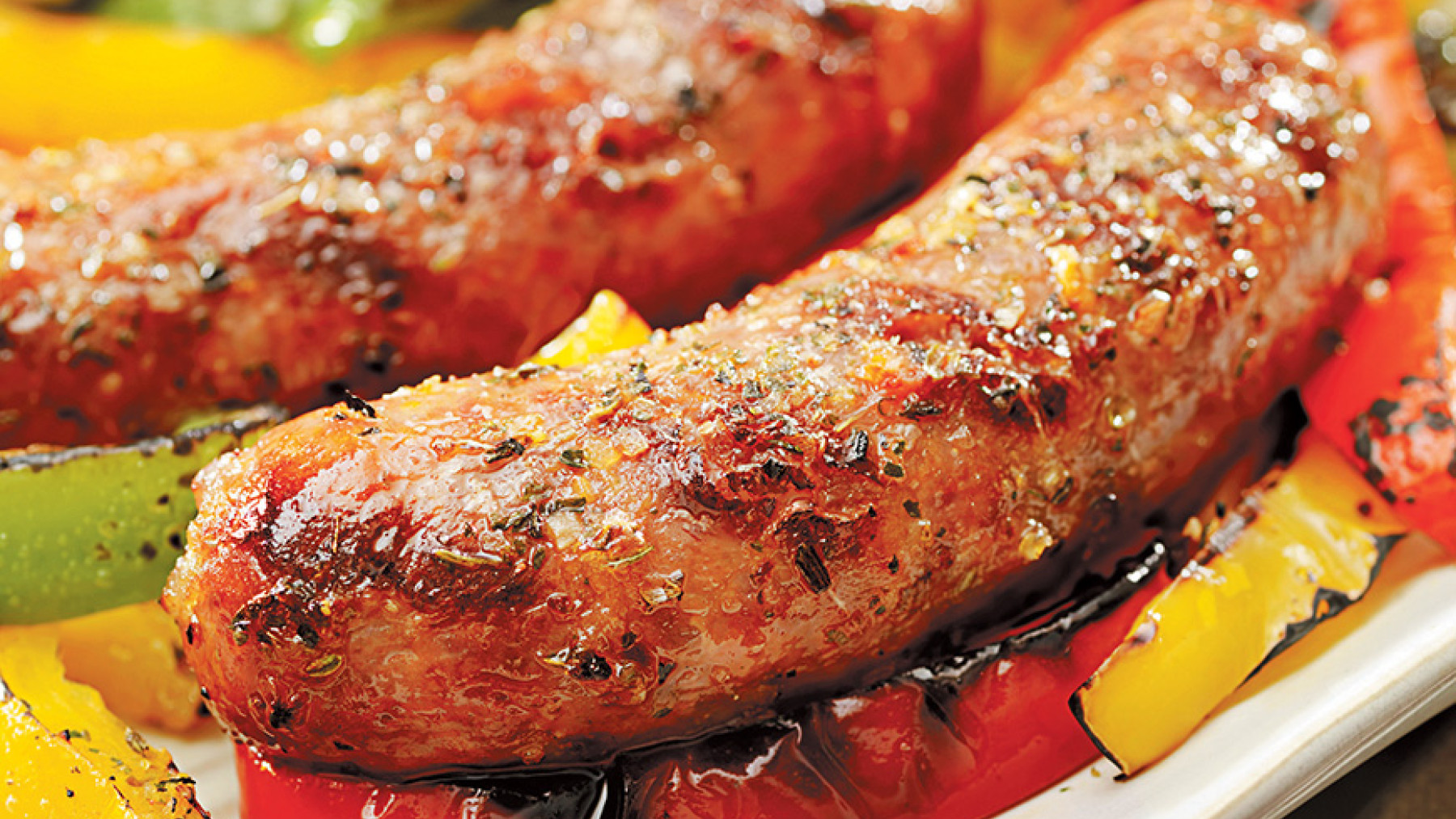 Chorizos a la Plancha con Chiles Morrones de Colores