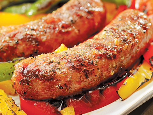 Chorizos a la Plancha con Chiles Morrones de Colores