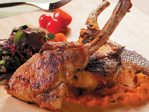 Tomahawk de Cerdo en Vino Blanco y Jengibre