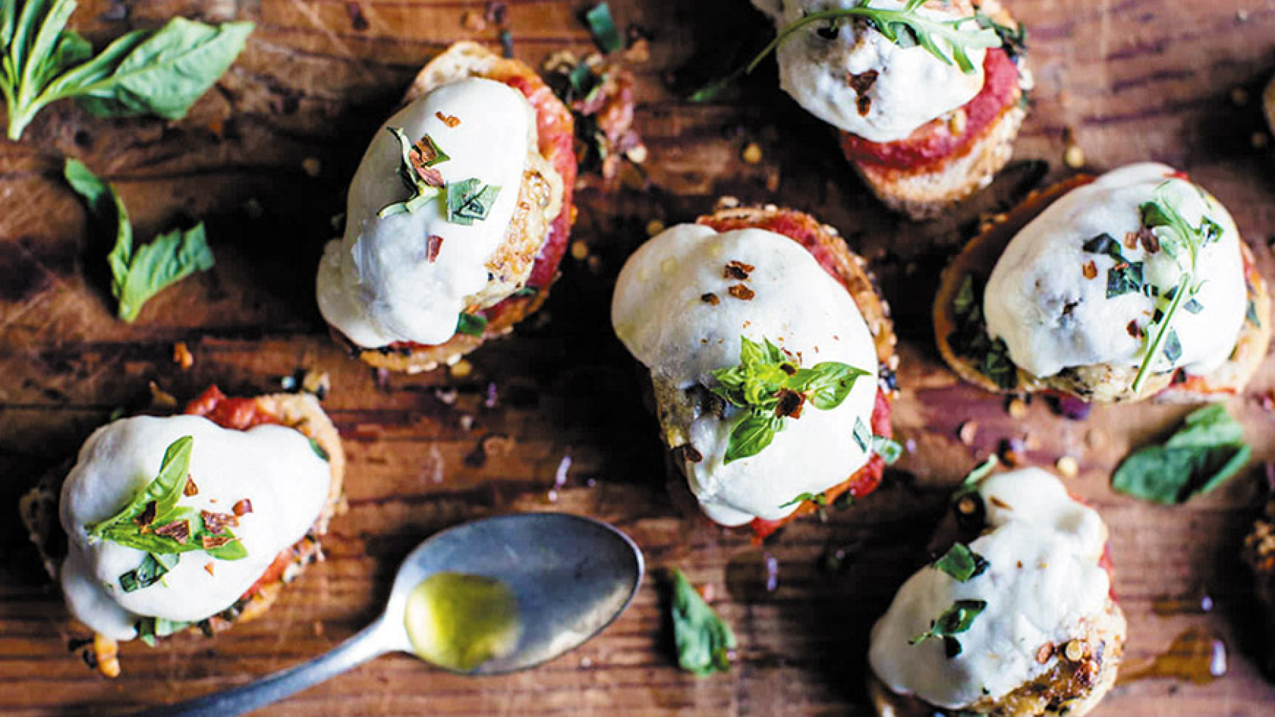 Crostinis con albóndigas de cerdo