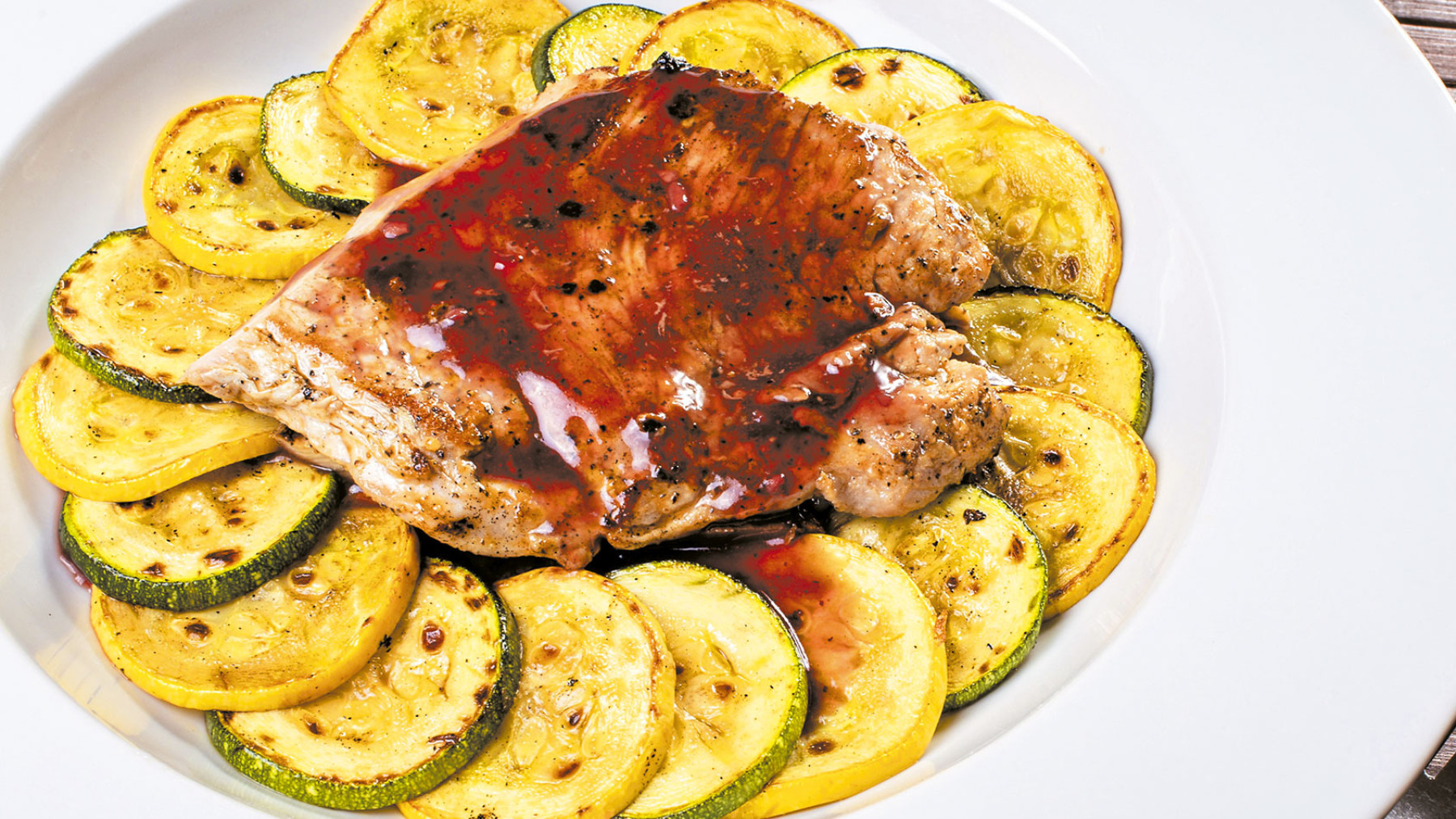 Bistec con Salsa de Vino Tinto