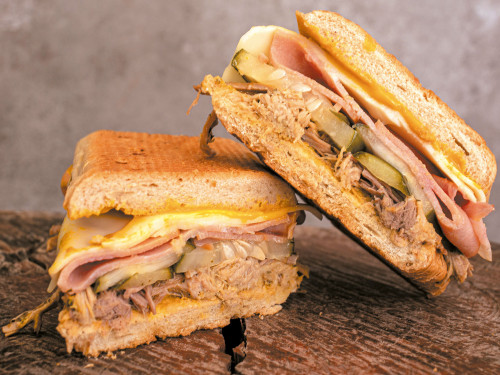 Sándwich Mechado Cubano