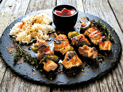 Asar de Cerdo Ranchero con Arroz y Ajonjolí
