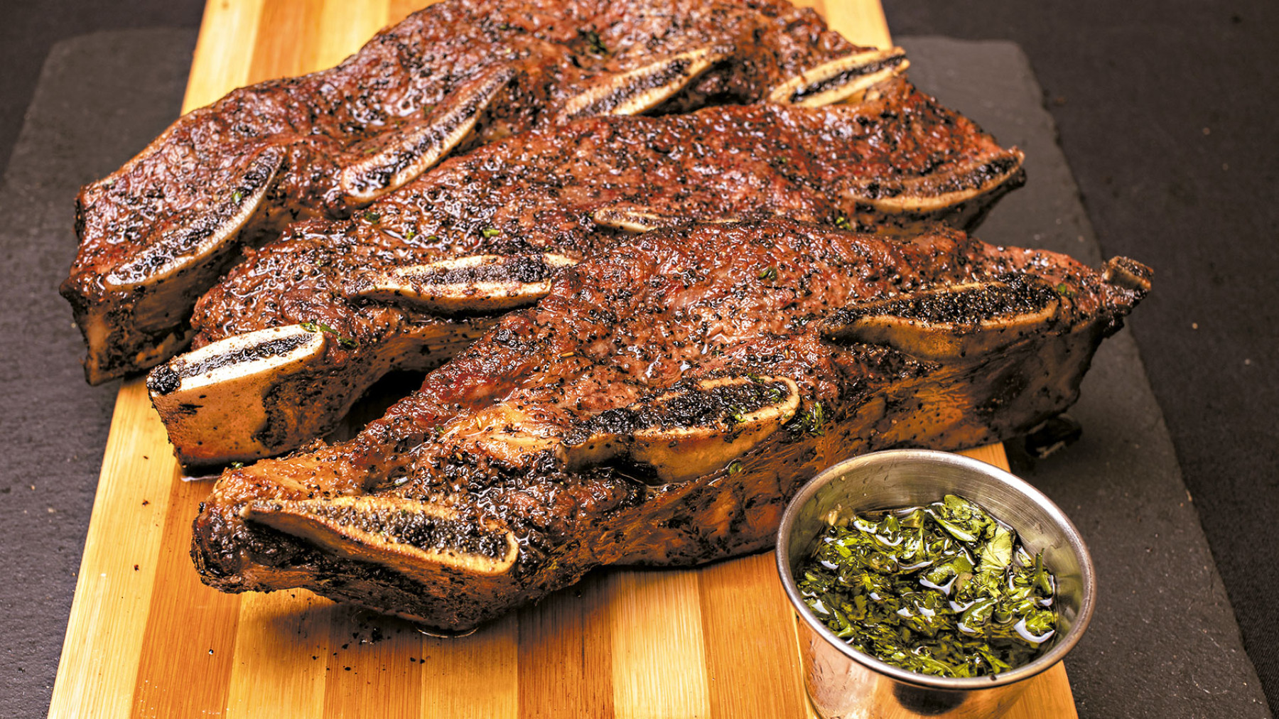 Short Ribs de Res con Chimichurri