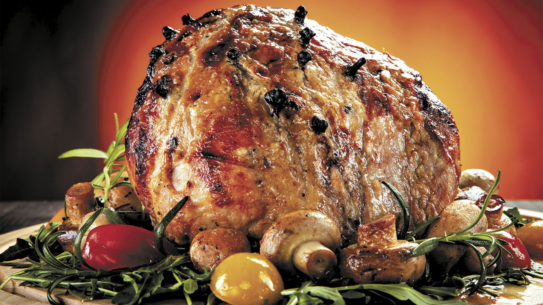 Pierna de Cerdo al Horno Glaseada con Vegetales