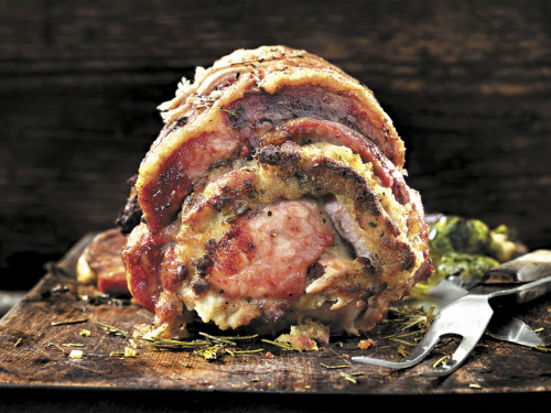 Pierna rellena de chorizo suelto y glaseada de ajo