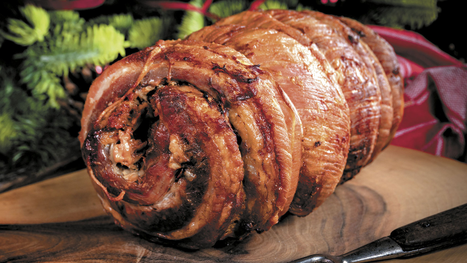 Rollo de pork belly relleno de carne