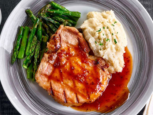 Chuleta de Cerdo con Salsa de Chabacano y Chile Morita