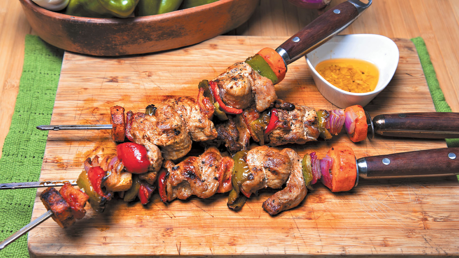 Pinchos de asar de cerdo al mojo