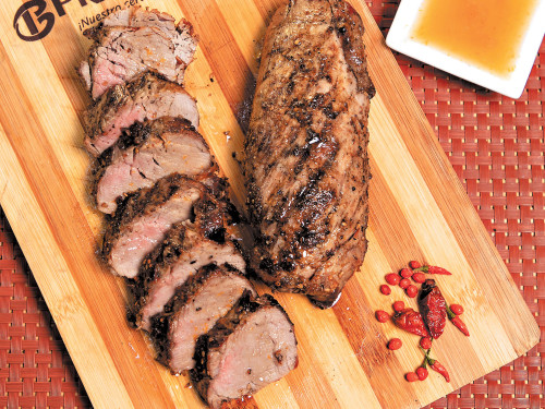 Filete de cerdo con rub de chile, ajonjolí y ajo