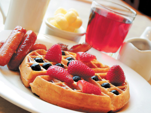 Waffles belgas con chorizo longaniza