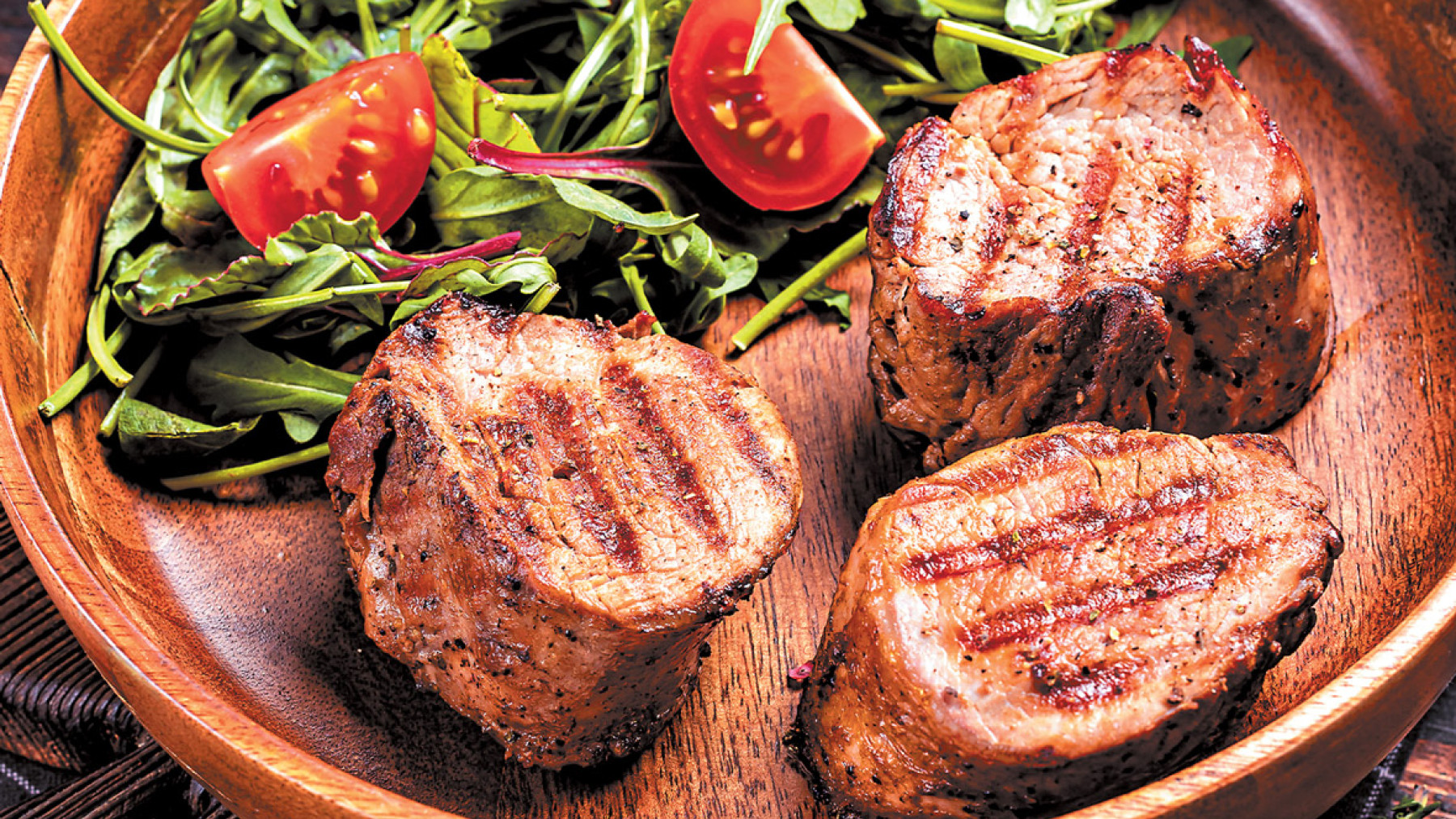 Medallones de cerdo al grill en salsa soya