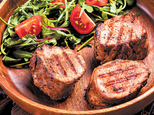 Medallones de cerdo al grill en salsa soya