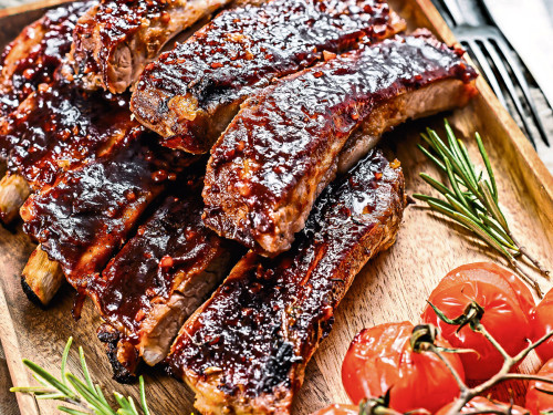 Costillas de cerdo a la barbacoa y romero