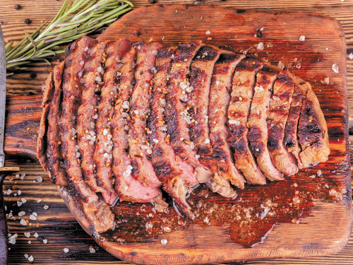 Matambre con glaze de cebolla y pimientas