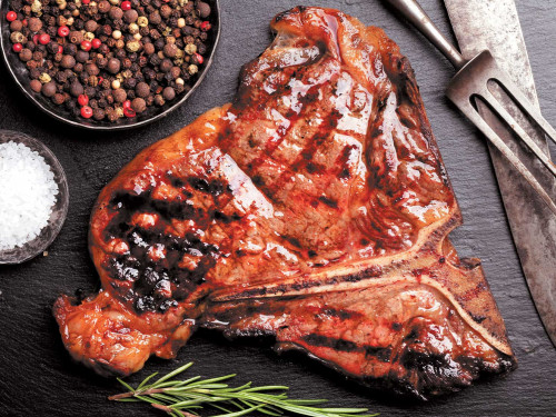 Chuleta T-bone al grill con chipotle y cítricos