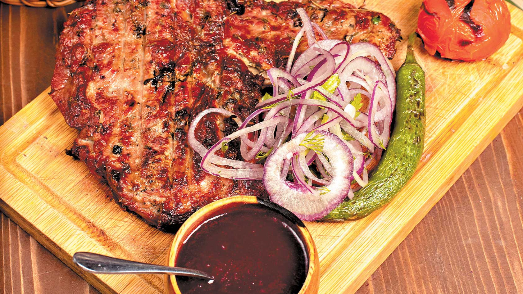 Lomo de cerdo al grill con salsa barbacoa