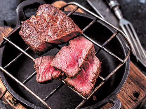Carne de res en salsa soya, ajo y tomillo