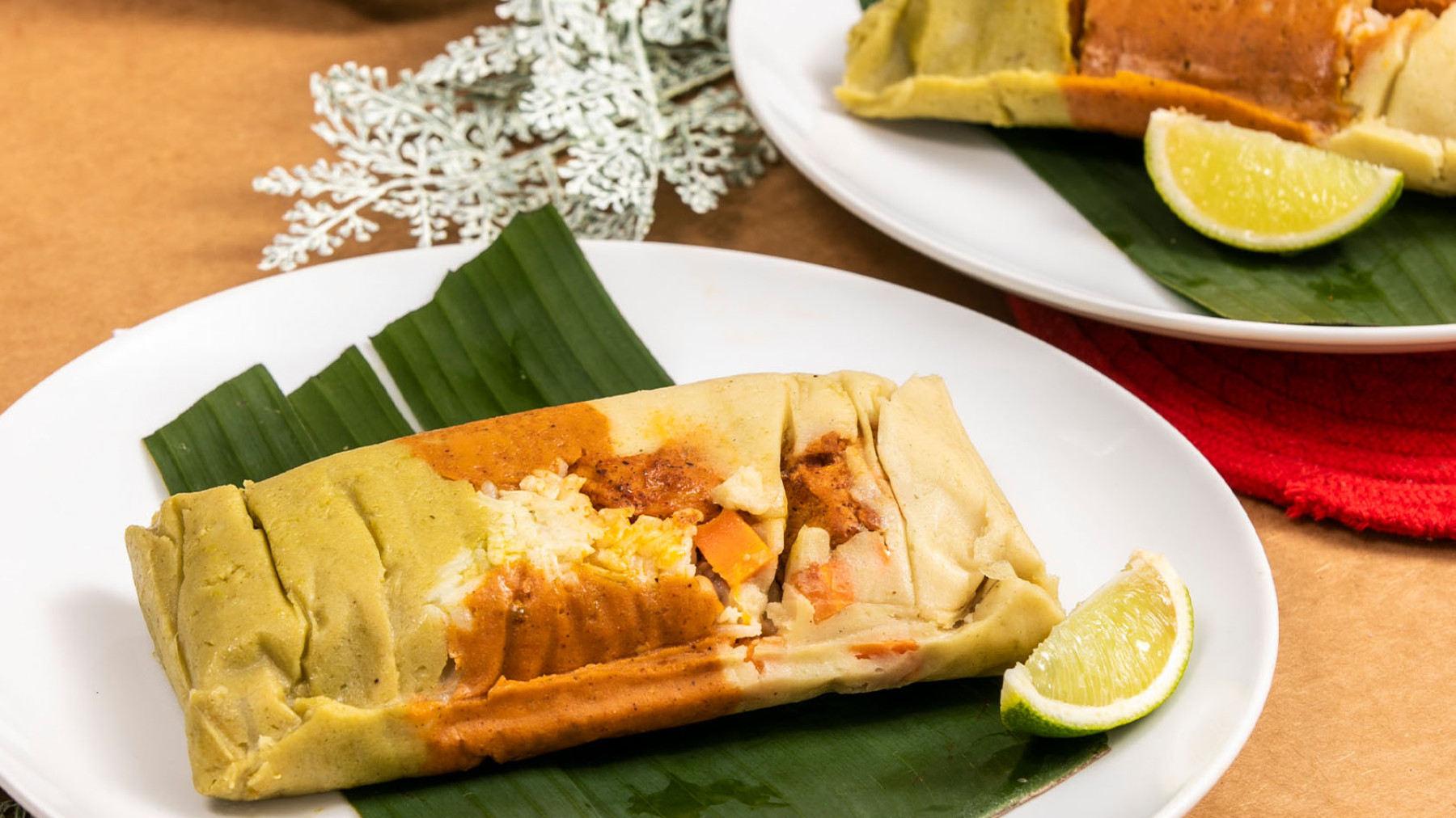 Tamal tri color con Trocitos de Cerdo