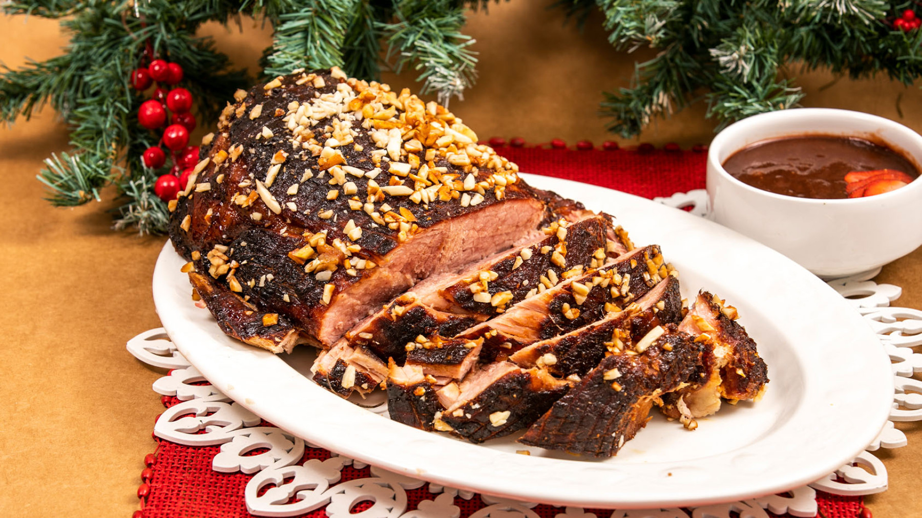 Jamón Navideño en salsa de fresas y almendras
