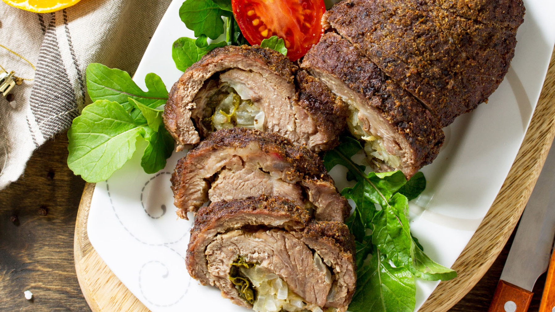 Rollo de Tajo de Res Milanesa rellena de queso y pera
