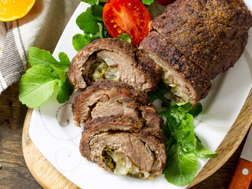 Rollo de Tajo de Res Milanesa rellena de queso y pera