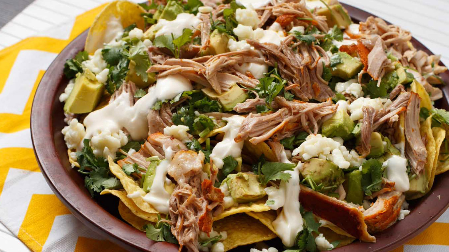 Nachos de cerdo desmechado