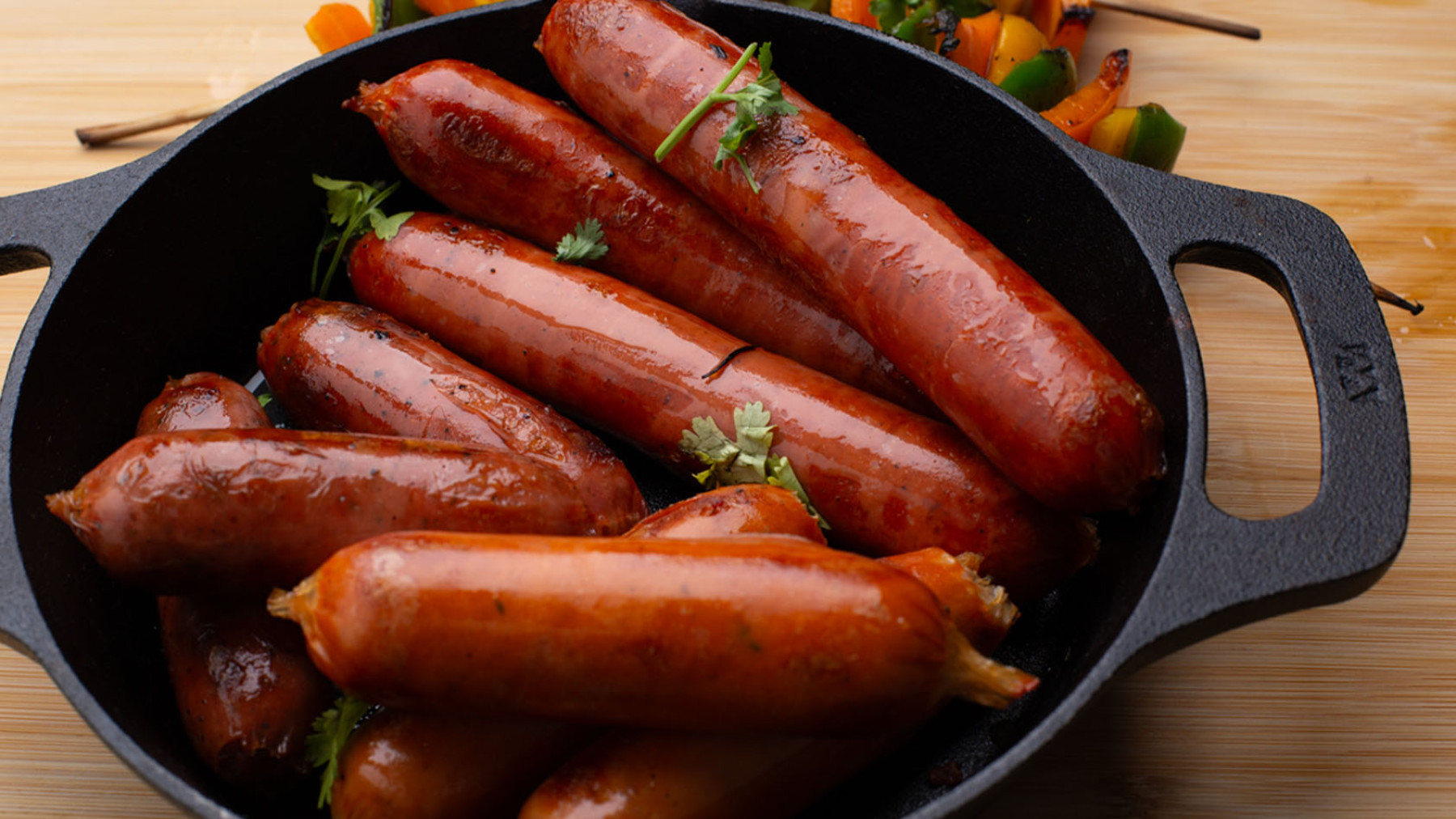 Mix de chorizos: Chorizo habanero, Chorizo ahumado y Chorizo barbacoa de Progcarne con pinchos de chiles