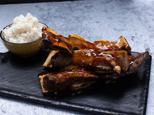 Costillas de res Top Beef Dulce y picante con arroz al coco