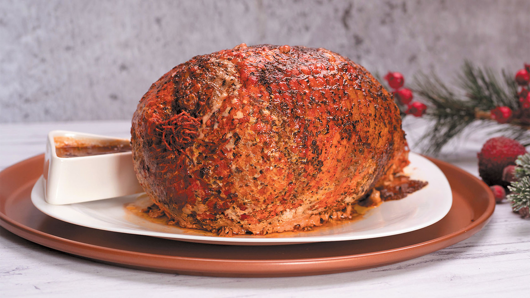 Pierna de cerdo en malla con gravy de cebolla dulce
